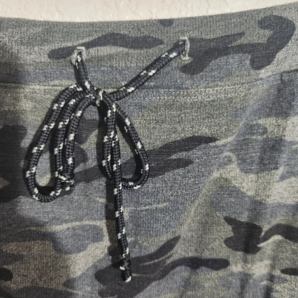 Sundry Mini Skirt Camo Print Stretch Knit Size 1 Made in USA